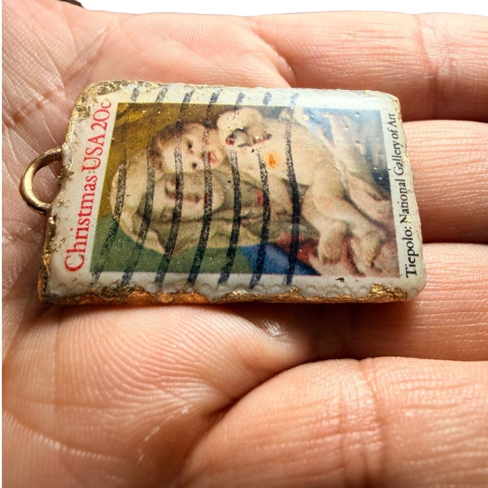 1973 20c Christmas Stamp Clay & Gold Leaf Pendant Necklace Encased in Resin - Picture 8 of 11